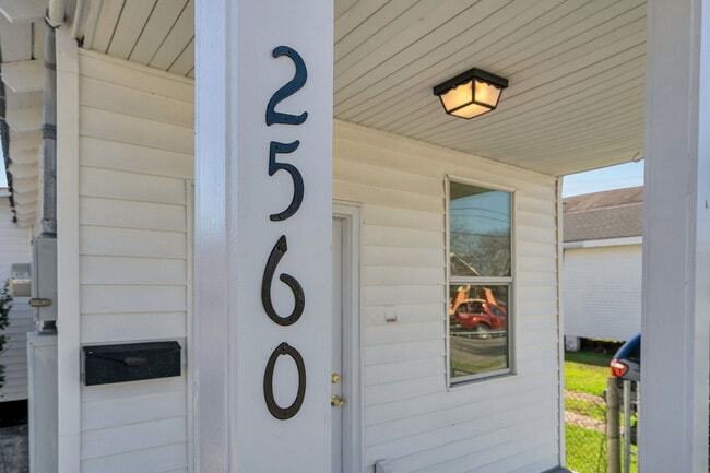 Photo - 2560 Gladiolus St