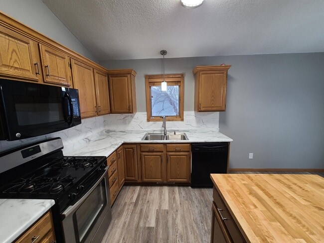 Photo - 2932 Northern Slopes Ln NE