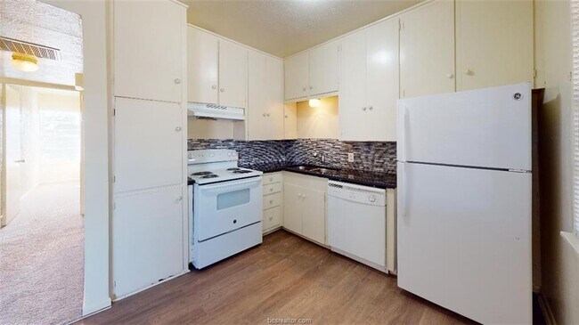 Photo - 3800 E 29th St