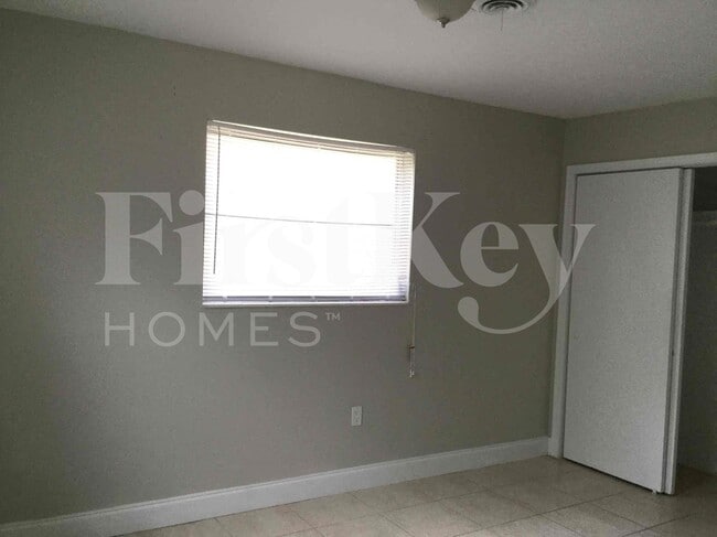 Photo - 5971 NW 15th St