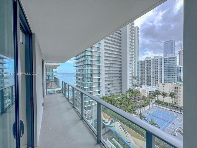 Photo - 501 NE 31st St Unidad 1107