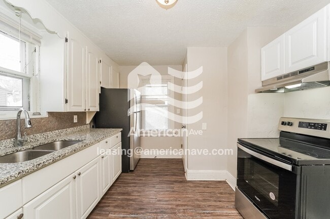 Photo - 1065 Murray Ave