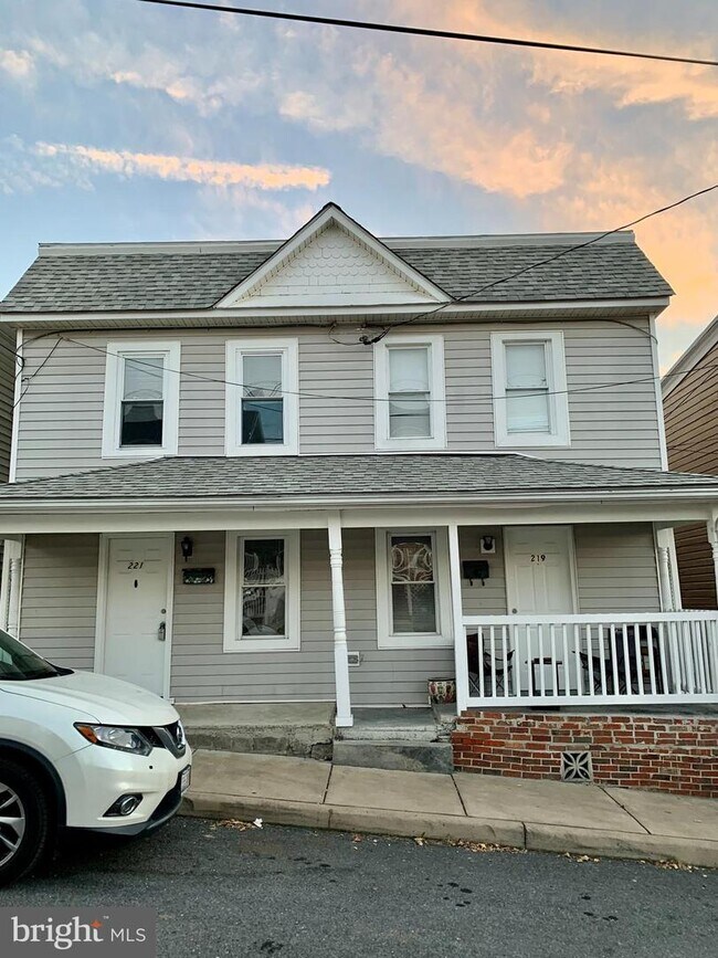 221 Baker St Rental For Rent in Winchester, VA
