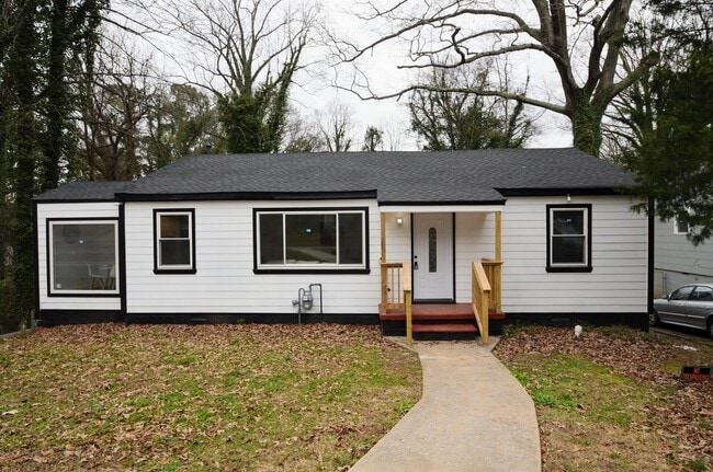 Photo - 1350 Kenilworth Dr SW House
