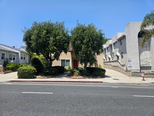Photo - 2 bed 1.5 bath for rent just minutes away from the beach