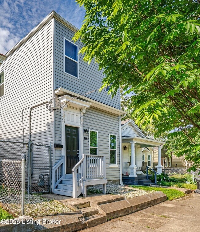 Photo - 718 Camp St