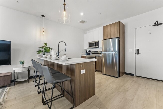 Building Photo - 600 Broadway Unit 604