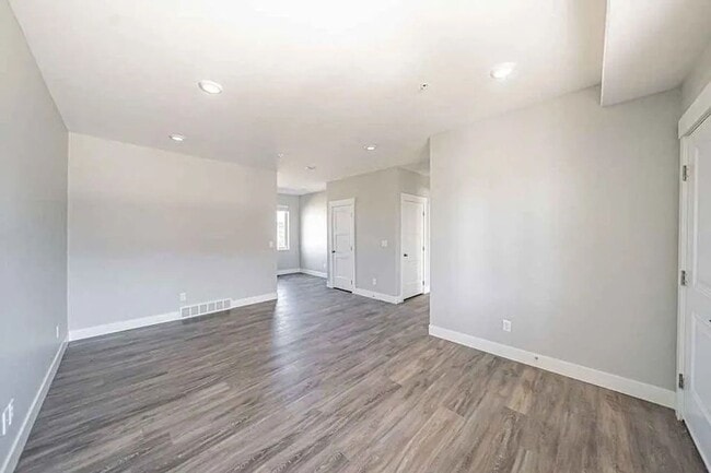 Photo - 676 Carlow Dr Unit 2201