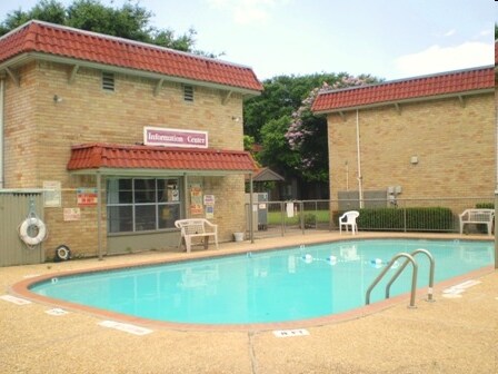 Pool - Spanish Plaza