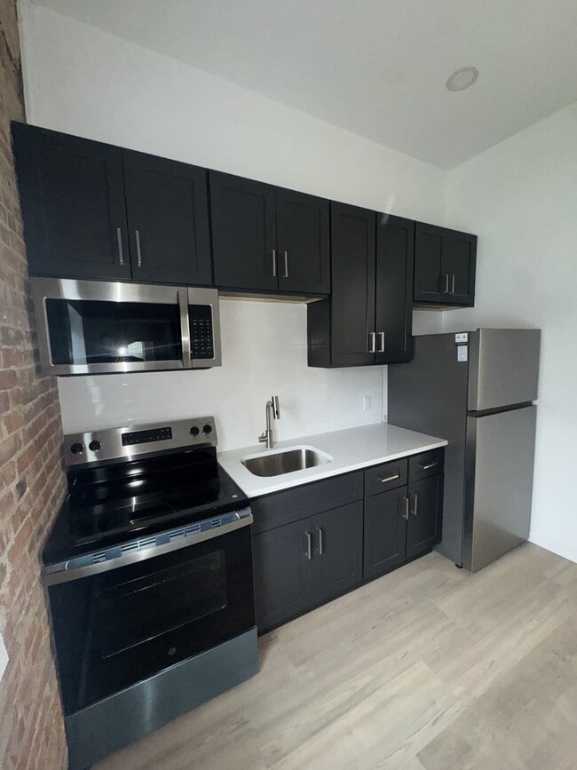 Building Photo - 501 E Breckinridge St Unit 5