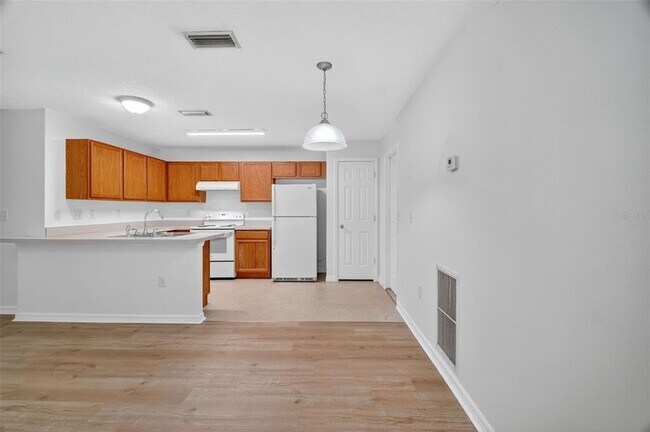 Photo - 525 Paulling Dr