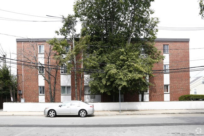 2 Larose Pl