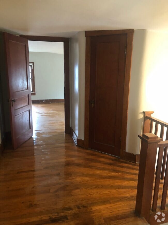Building Photo - 132 N Crestmoor Ave Rental