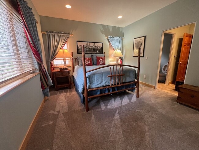 Photo - Peaceful Retreat In The Center Of Town