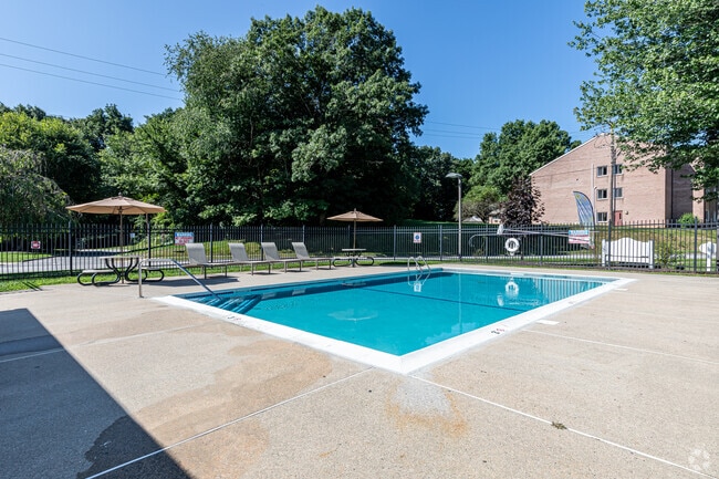 Piscina - Rose Hill Apartments