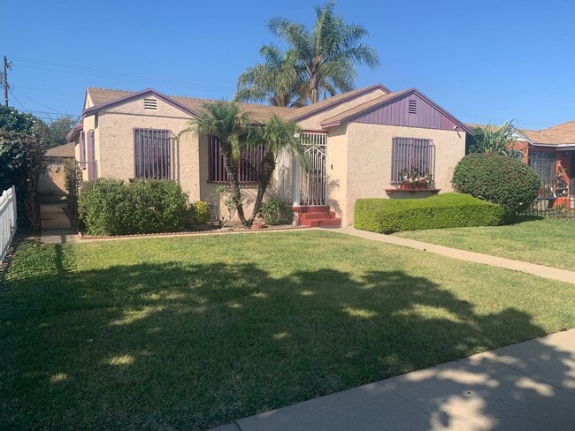 Building Photo - 3bd/1ba home in Rosewood. Huge backyard an...