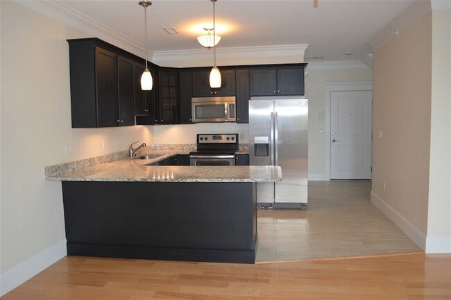 Photo - 2 Silver St Unit 13