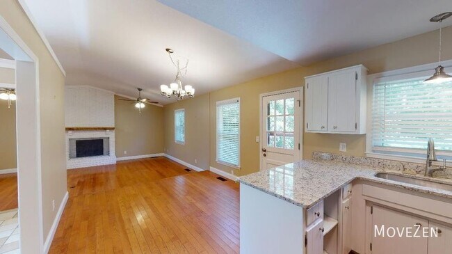 Photo - 102 Robert Stephenson Dr