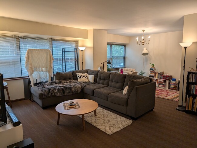 4200 N Marine Drive, Unit 103, Chicago, IL 60613 - 4200 N Marine Dr Condo Unit 103