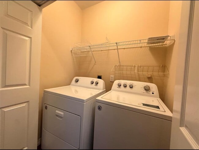 Building Photo - 815 Sterling Creek Cir