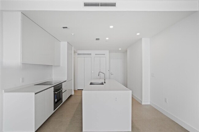 Photo - 700 NE 24th St