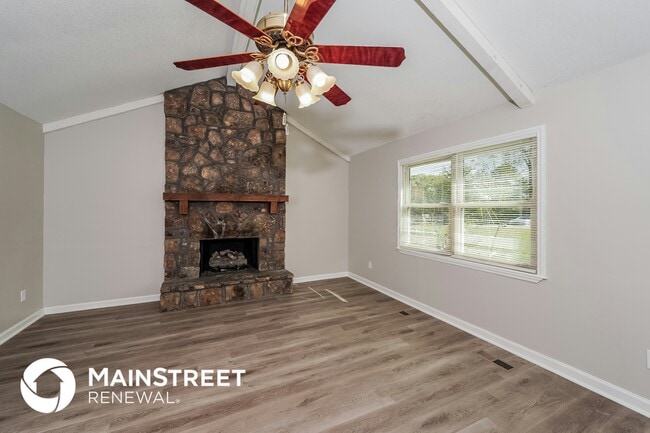 Photo - 722 Oak Dr E