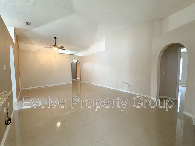 Photo - 21 Llanes Pl