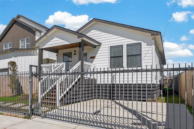 Photo - 1311 E 35th St