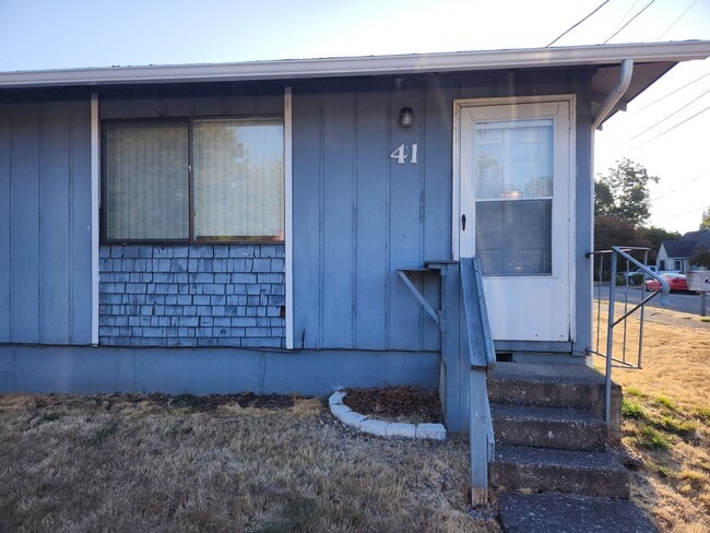 Building Photo - 47-47 N 8th St Unit 41