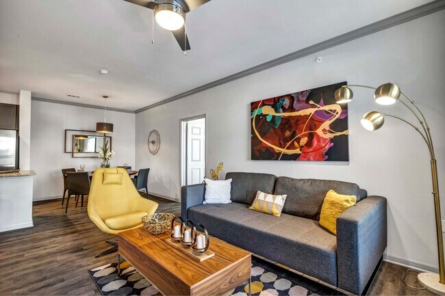 Photo - Spacious Comfort with Upscale Finishes! Unidad HAB