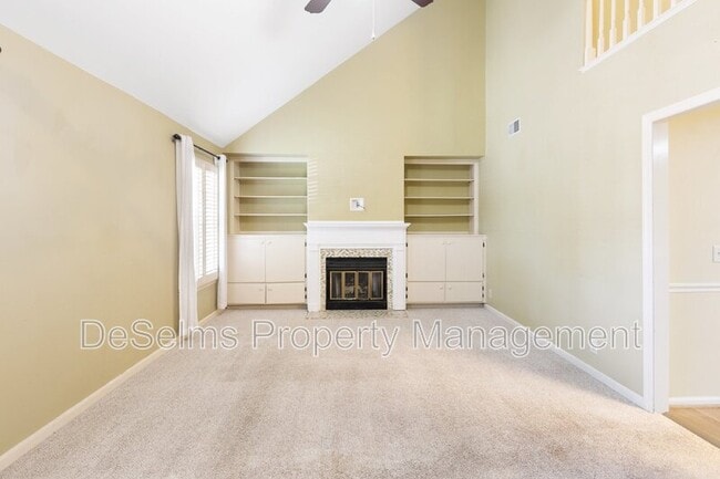Photo - 208 Cottage Pl
