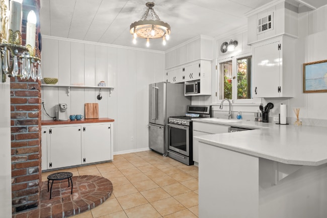 Photo - 200 Medford Heights Ln