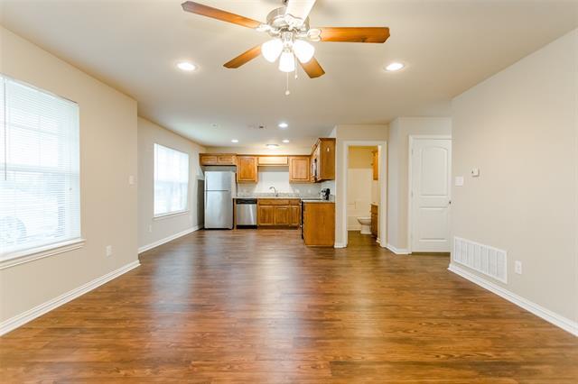 Photo - 616 W Denton St