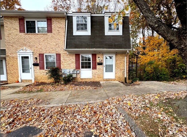 Building Photo - Newly Renovated 2 BR/1.5 BA EOG Townhouse ... Unit Heritage Ct. 19B-1 {PM HOLD ALL FUNDS}