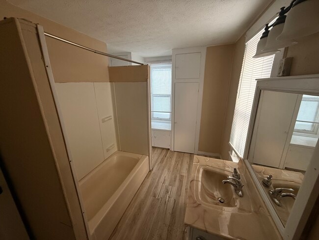 Photo - 1402 E Fox St