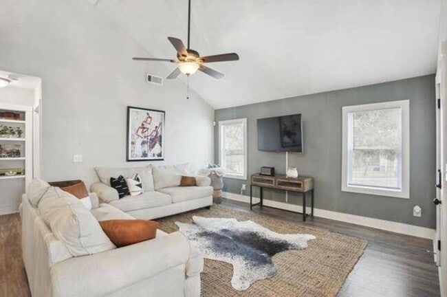 Photo - 1384 Lanvale Dr SW