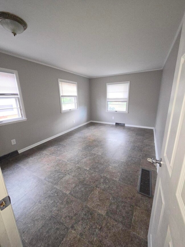 Photo - 2144 Tamarack Dr