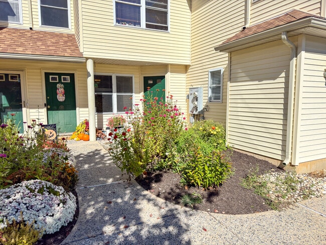 Photo - 7276C Sauerkraut Ln Unit 7276C