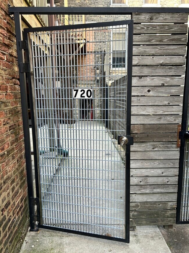 Photo - 720 N Throop St