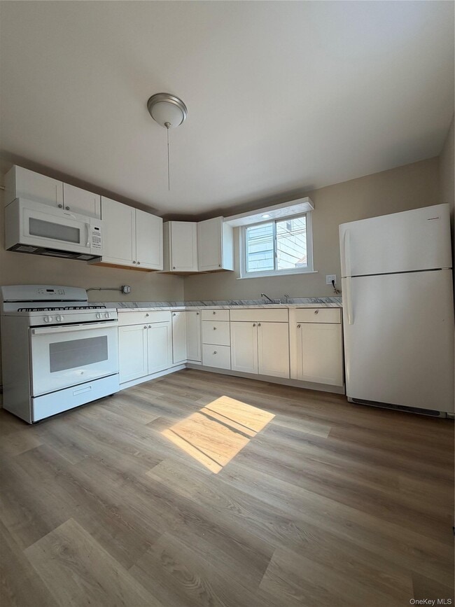 Building Photo - 68 Benson St Unit 1