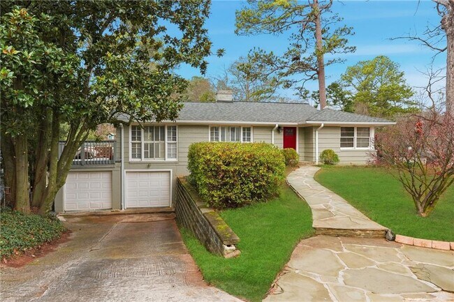 Photo - 1846 Fernwood Rd NW