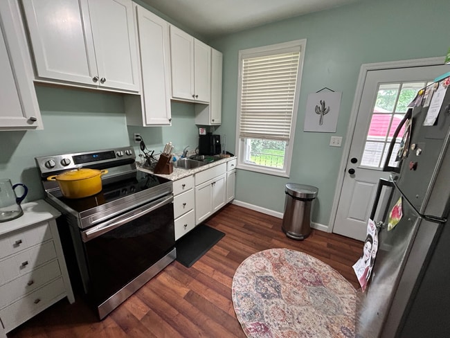 Photo - 2939 Minot Ave