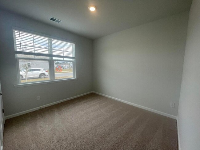 Photo - 206 Oakwood Blvd