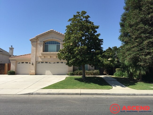Photo - Stunning 5 Bedroom In Gated Community!