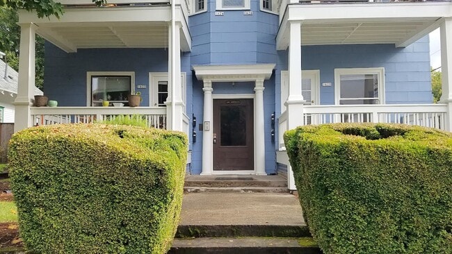 Photo - 1622-1628 SE 32nd Pl / 3259-3261 SE Market St Unit 3261