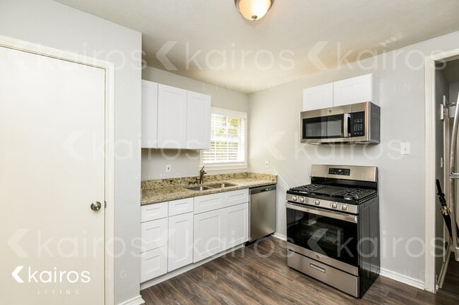 Photo - 301 NE 32nd St