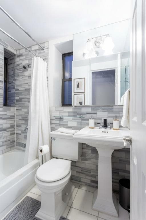 Photo - 250 Mott St Unidad 9