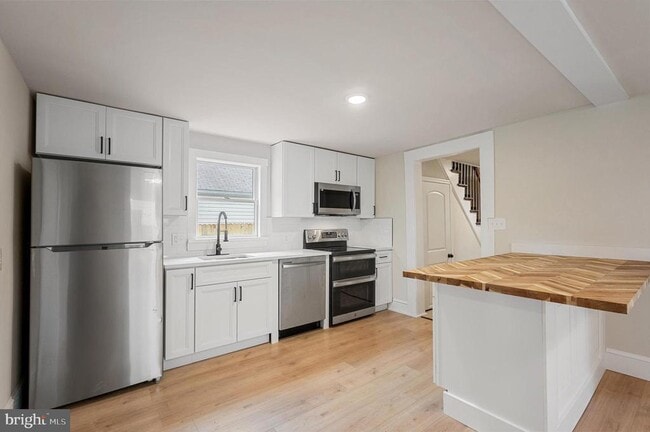 Photo - 553 Highland Ave