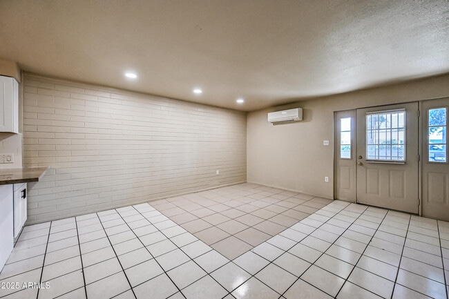 Photo - 430 W 3rd St Unit 3