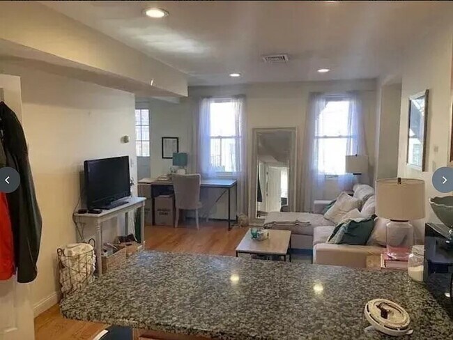 Photo - 93 Endicott St Unidad 2
